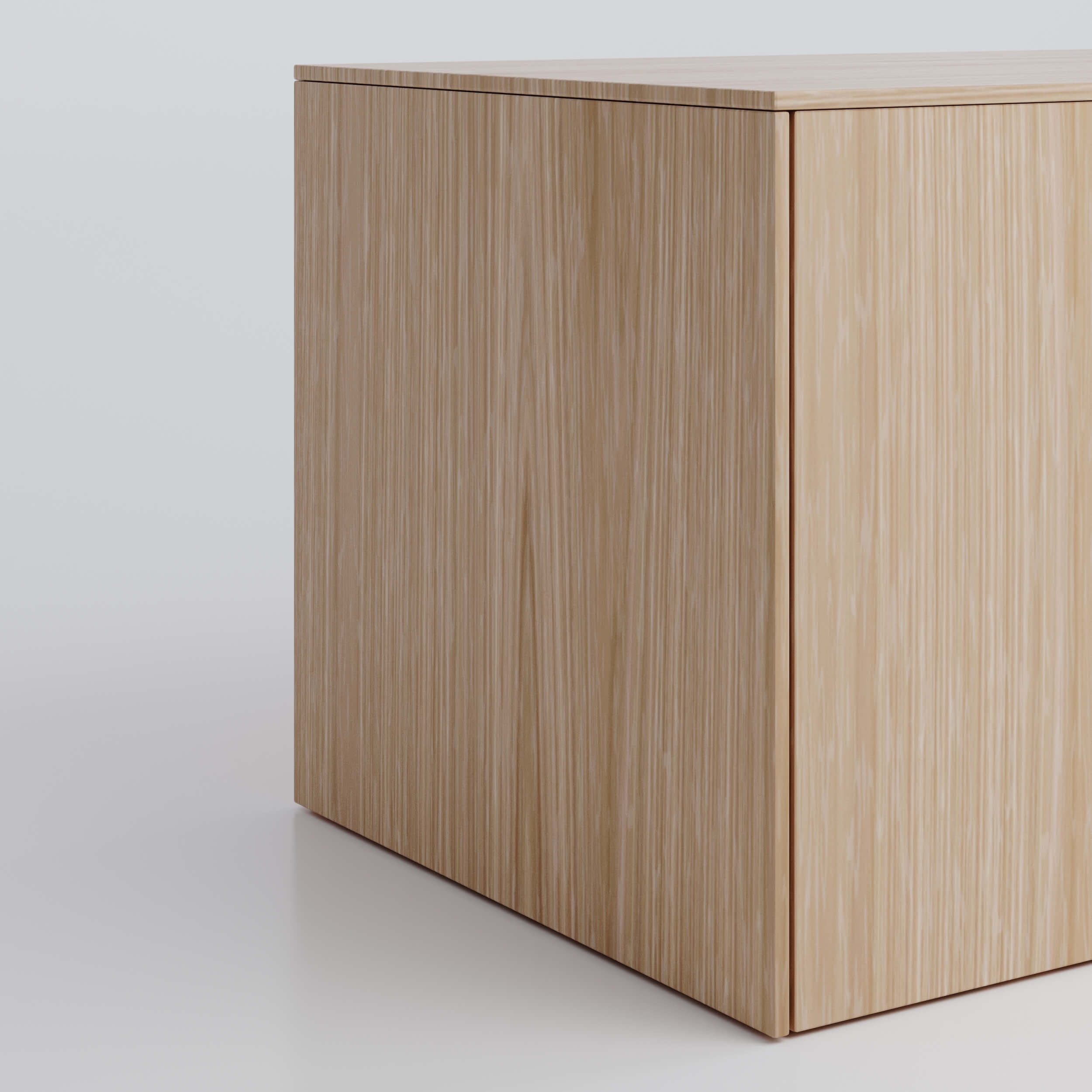 Besta Side Panel